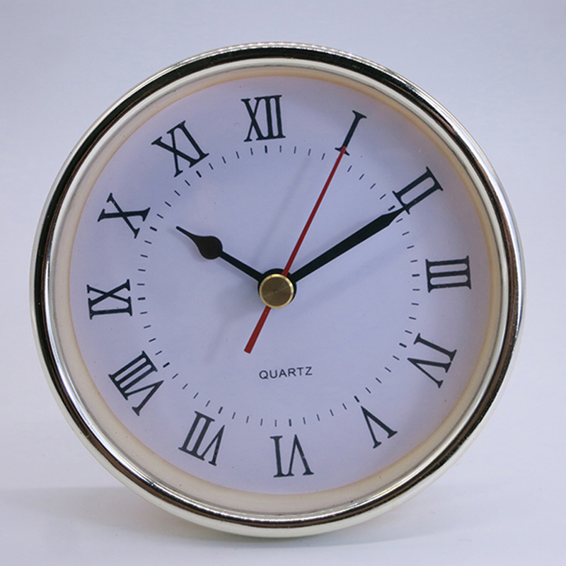 Bloc d 'horloge métallique à fond blanc de diamètre 102 mm
